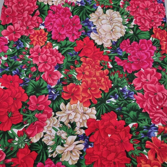 Cranston Floral Cotton Fabric Big Flowers By Joan Messmore 1 1/3 Yards - Picture 1 of 5